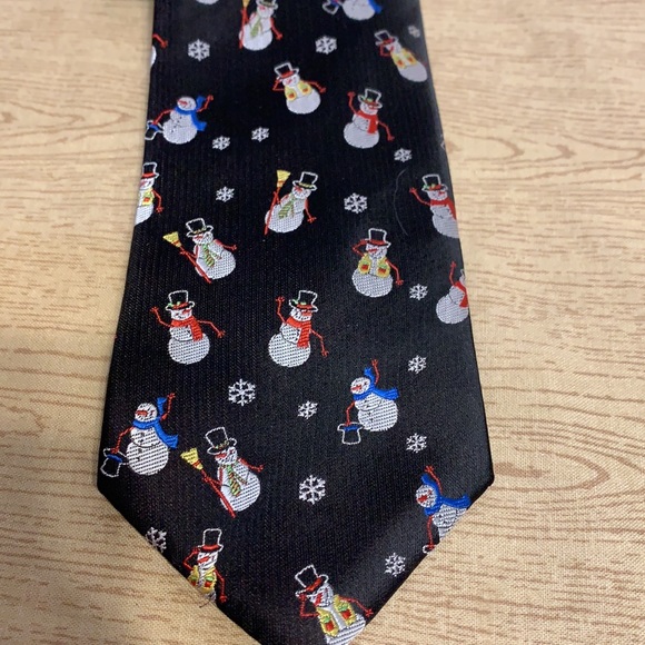 Holiday Tradition Tie - Picture 2 of 4
